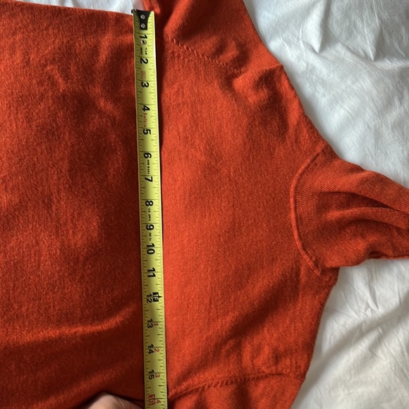 Italian Wool orange turtleneck sweater. Medium - Picture 10 of 11